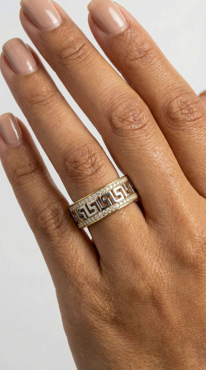 Anillo de greca bicolor de oro 14k con incrustaciones de circonias Mod.