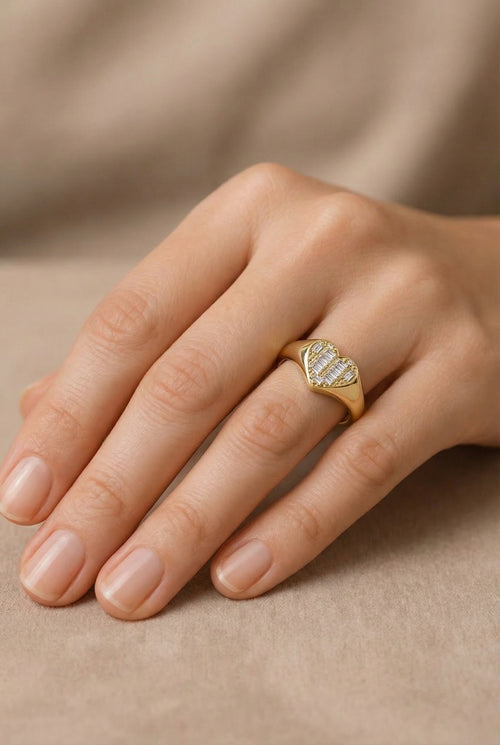 Anillo de corazón de oro 14k con circonias corte bagette Mod. 540049