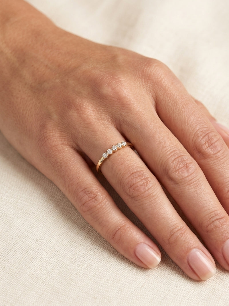 Anillo de oro 14k diseño de cinco deseos con circonias Mod 5782