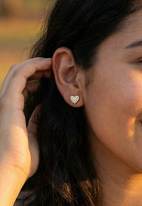 Aretes de corazón plano de oro 14k con incrustaciones de circonias Mod. 641