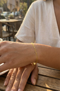 Pulsera delgada doble de oro 14k con infinito delgada