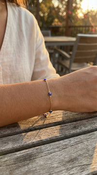 Pulsera de oro 10k de ojitos curvos azul marino -18 cm