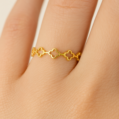 Anillo de trébol calado en oro 10k