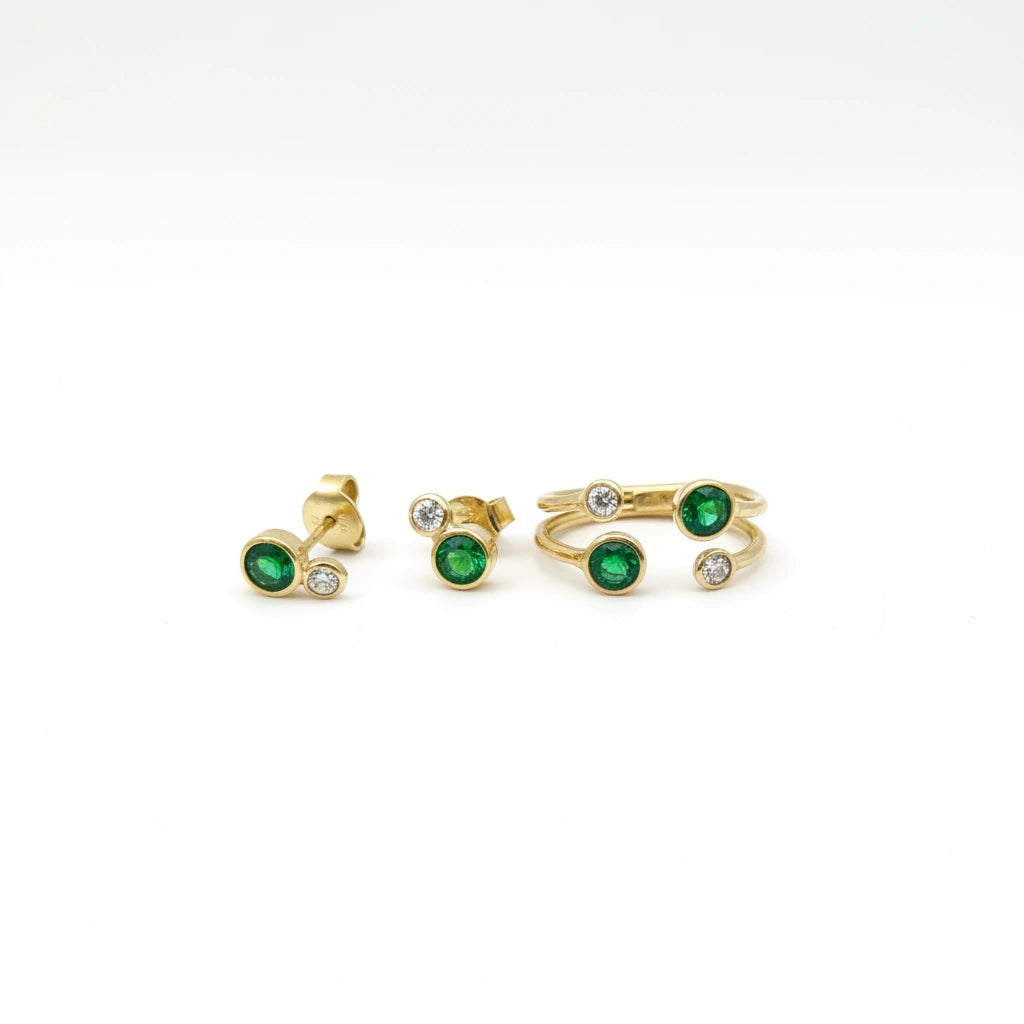 Set de aretes y anillo de oro 14k con circonias verdes y blancas (ajustable)
