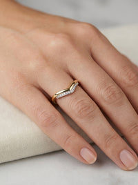 Anillo de oro 14k diseño Chevron con diamantes naturales Mod 5469