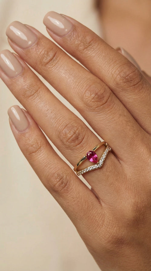 Anillo oro 10k con piedra rojo corte pera y circonias