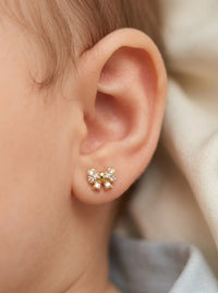 Broquel baby de oro 14k diseño de coronitas con diamantes naturales Mod 5446