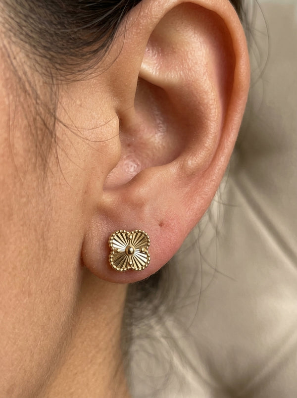 Aretes de oro 10k diseño de trébol dorado mod 5878 - 7mm