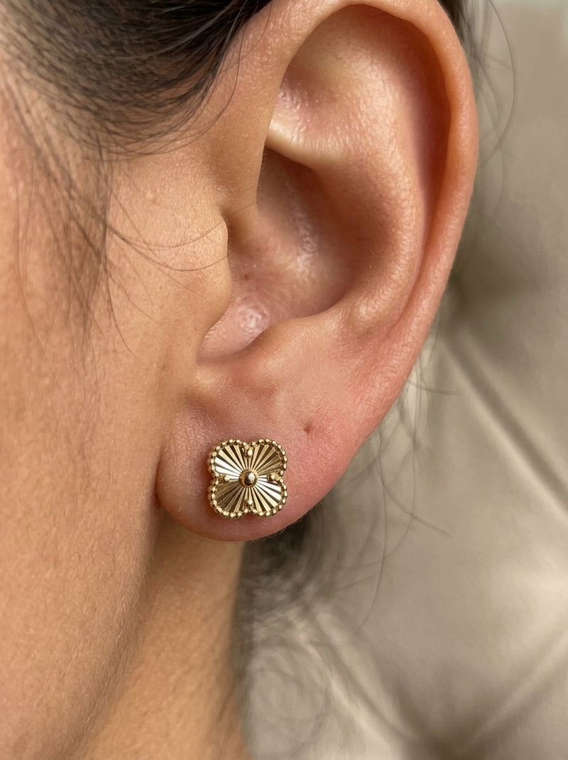 Aretes de oro 10k diseño de trébol dorado mod 5878 - 7mm