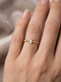 Anillo de oro 14k diseño tipo bolitas /bead band y piedra rectangular Mod LM5316