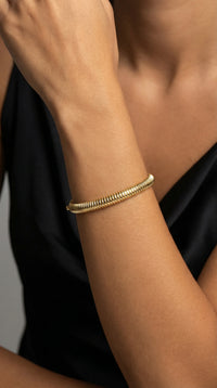 Aro acanalado de oro 14k