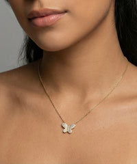 Gargantilla de mariposa de oro 14k con incrustaciones de circonias