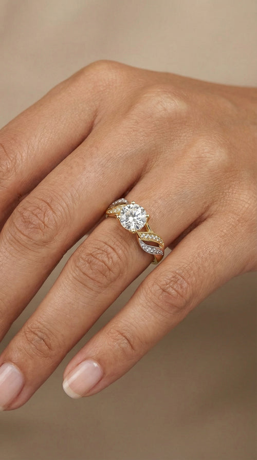 Anillo solitario entrelazado de Circonias en Oro 14k