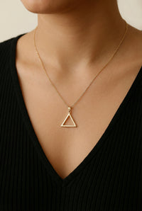 Dije de triángulo de oro 14k - 2 cm