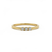 Anillo de oro 14k con 3 circonias