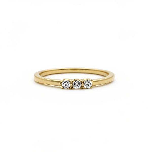 Anillo de oro 14k con 3 circonias