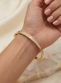 Brazalete de oro 14k tipo diseñador hueco con circonias mod 5752 - 18 cm