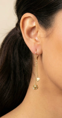 Aretes de nudo con caída y corazón en oro 14k