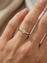 Anillo solitario de oro amarillo 14k con diamante natural Mod 5482