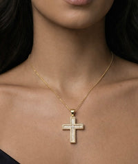 Dije de cruz de oro 14k con circonias en corte baguette 3 cm