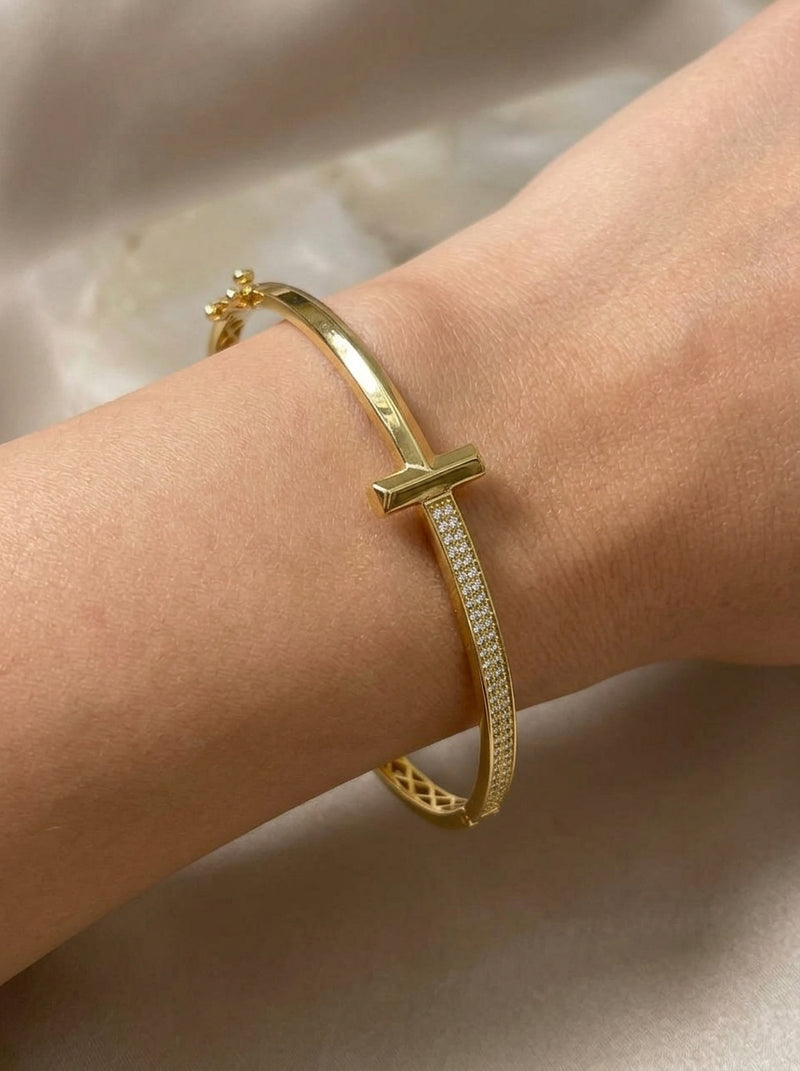 Brazalete de oro 10k tipo diseñador hueco con circonias Mod 5500 - 18 cm