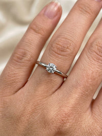 Anillo solitario de oro blanco 14k y diamante de laboratorio Mod LM5298