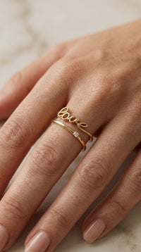 Anillo de oro 14k diseño love con circonias Mod. LM5097