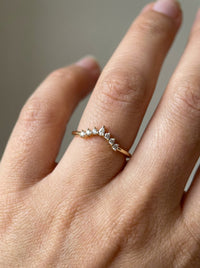 Anillo de oro 14k diseño Chevron con diamantes naturales Mod 5472