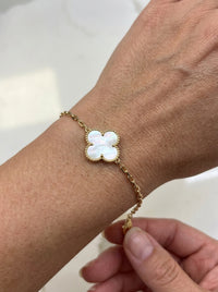 Pulsera de oro 14k diseño de trébol inspirada en diseñador con madre perla Mod 5790 - 18 cm