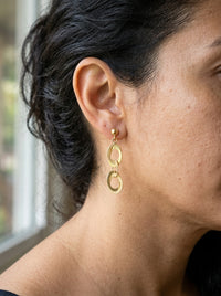 Aretes largos de oro 14k diseño de eslabones ovalados texturizados Mod 5969 - 3.5 cm