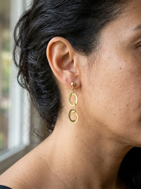 Aretes largos de oro 14k diseño de eslabones ovalados texturizados Mod 5969 - 3.5 cm