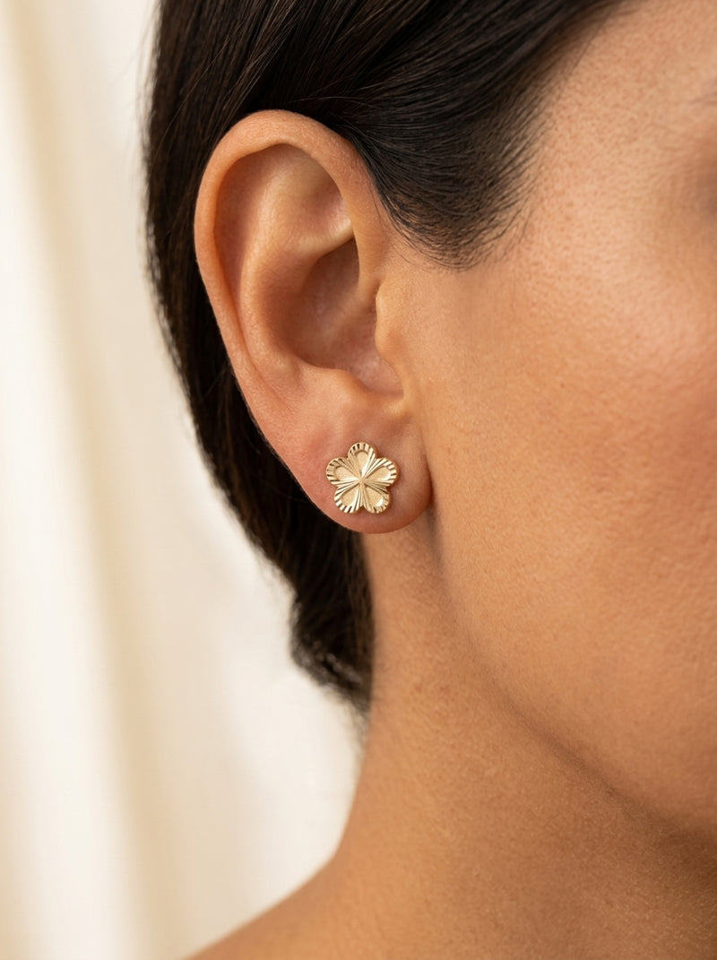 Broquel de oro 10k delgado diseño flor diamantada (de bolitas) Mod 5682