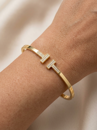 Brazalete de oro 10k tipo diseñador hueco con circonias Mod 5501 - 18 cm