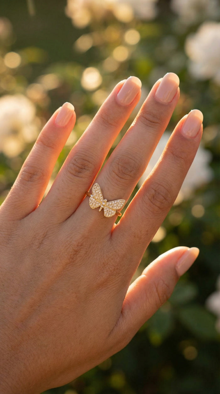 Anillo de mariposa de oro 10k con incrustaciones de circonias