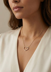 Gargantilla de oro 14K con dije de corazón y circonias