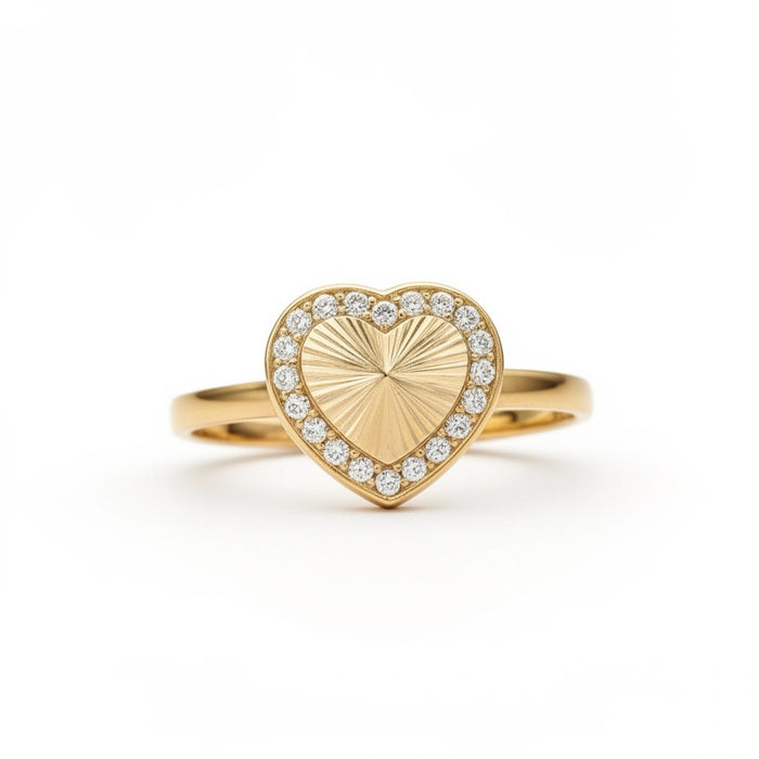 Anillo de oro 10k con corazón dorado e incrustaciones de circonias