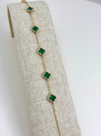 Pulsera de tréboles pequeños de oro 14k con piedra natural malaquita