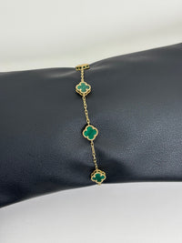 Pulsera de tréboles pequeños de oro 14k con piedra natural malaquita