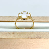 Anillo de trébol de oro 14k con piedra madre perla