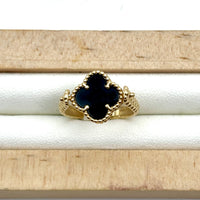 Anillo de trébol de oro 14k con piedra onix flexible