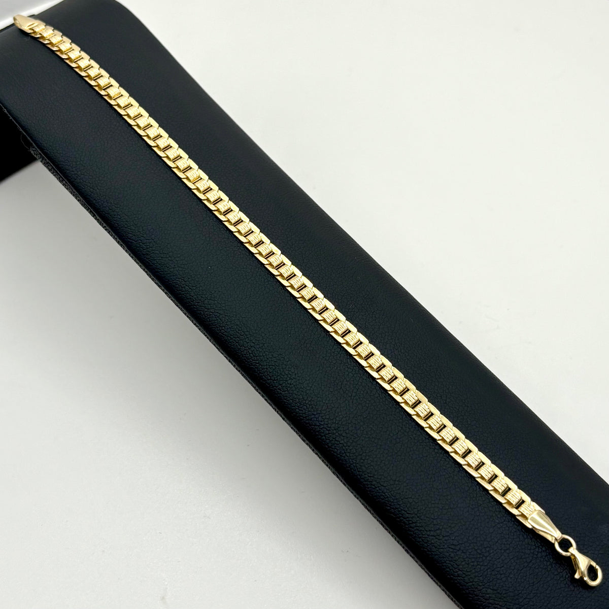 Pulsera tipo diseñador de oro 14k Mod. 4318