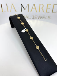 Pulsera de tréboles pequeños dorados de oro 14k