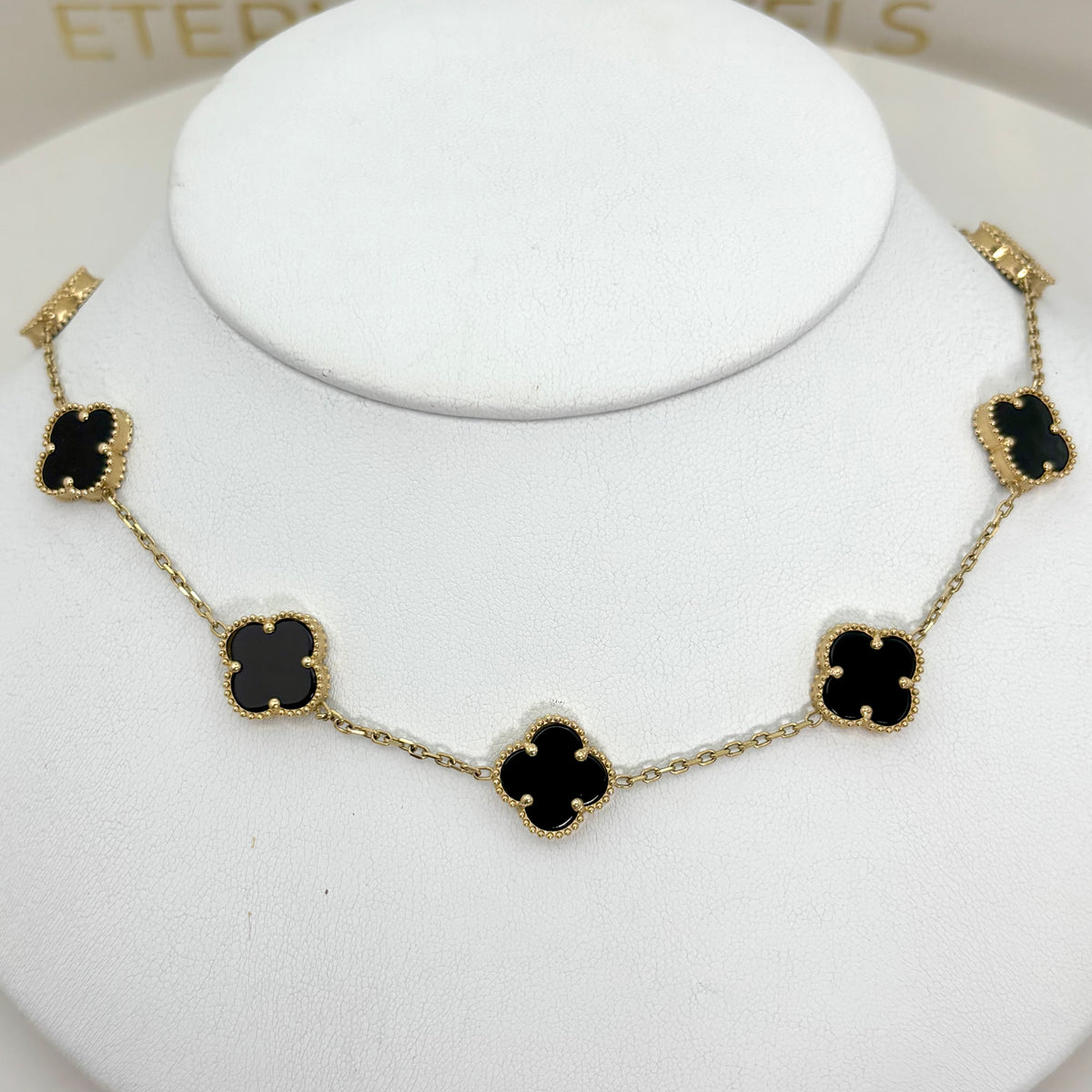 Gargantilla de oro 14k de trebol con piedra onix modelo 4560