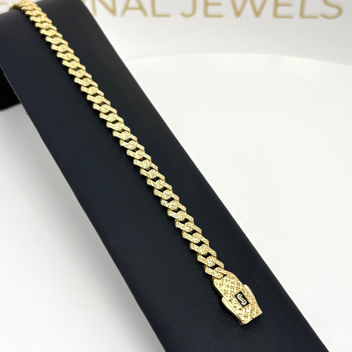Pulsera tipo bisela de diseñador para dama