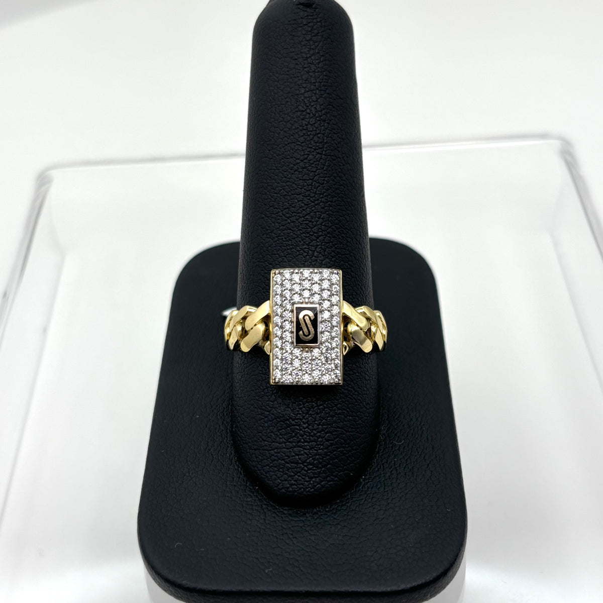 Anillo para dama de diseñador
