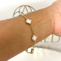 Pulsera de trébol mediano con cuarzo rosa