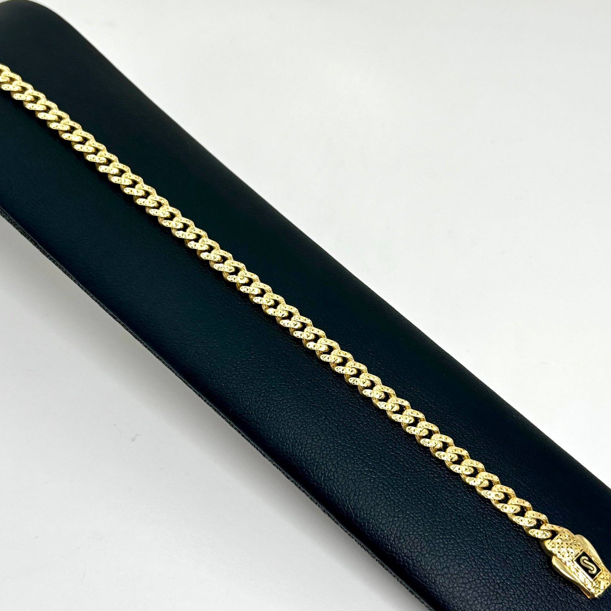 Pulsera de diseñador cubana con acabado biselado