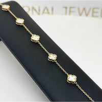 Pulsera de trébol pequeño de oro 14k con piedra madre perla