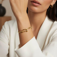 Aro de clavo con turcas de oro 14k