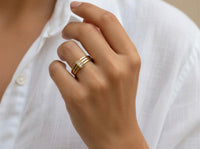 Anillo triple linea con centro pavé en Oro 14k